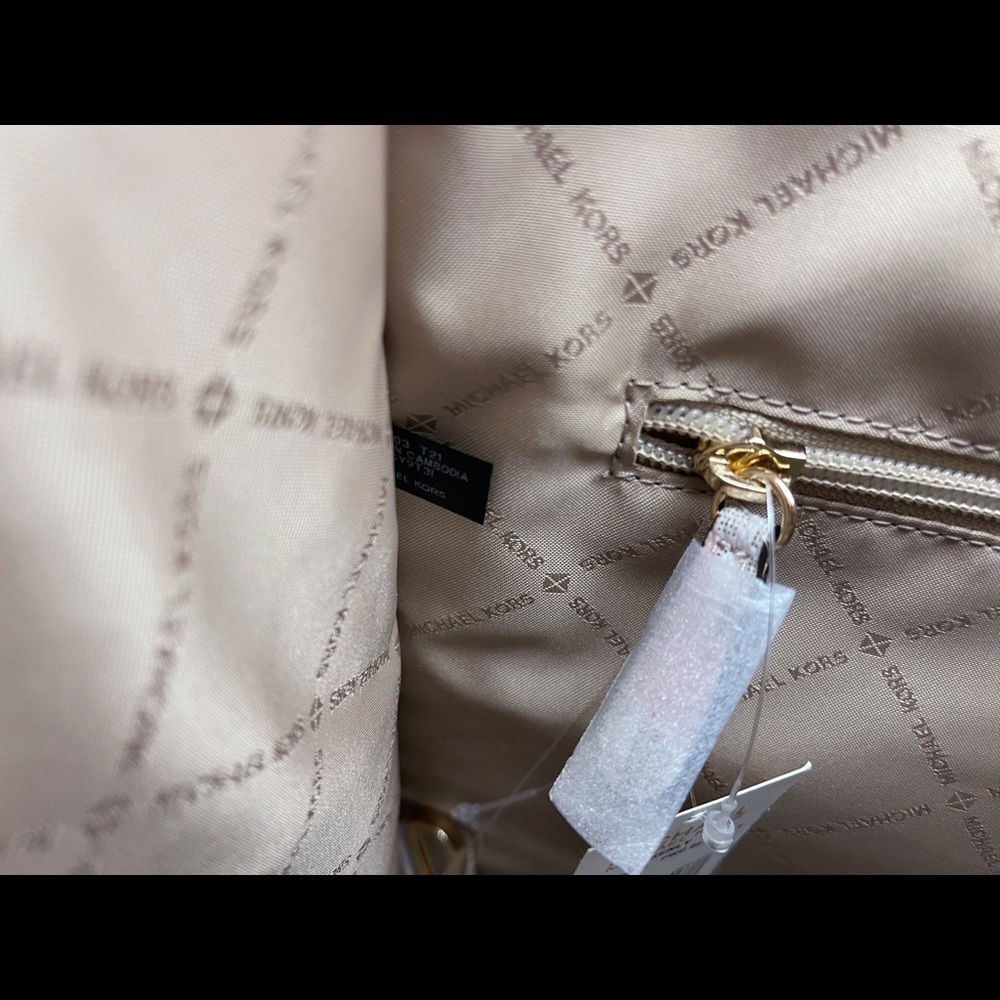 🌸NeW! Michael Kors Kenly LG Logo Tote - Picture 6 of 7